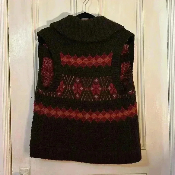 Abercrombie & Fitch Sweater Vest - Picture 6 of 6